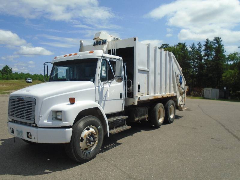 1999 Freightliner FL-70 Garbage Truck