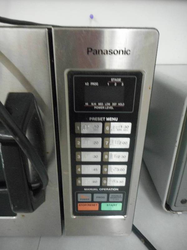 lot 5 image: Microwave