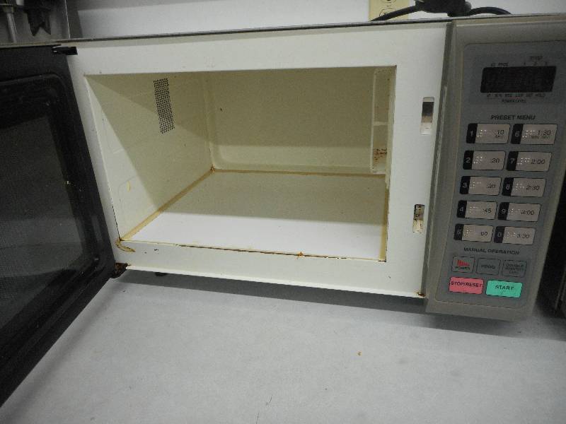 lot 8 image: Commercial Microwave