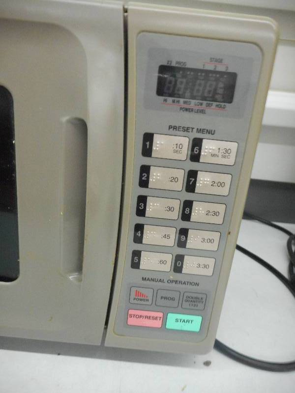 lot 9 image: Commercial Microwave