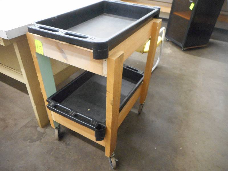 lot 15 image: Dish Cart