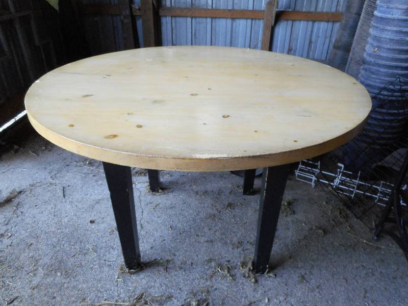 lot 26 image: Round Tables