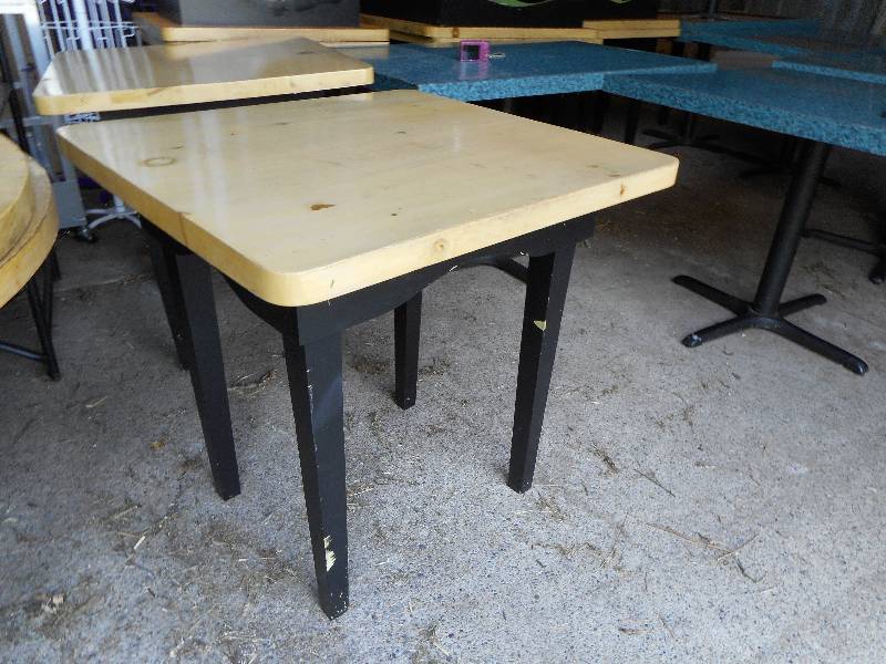 lot 25 image: Restaurant Tables