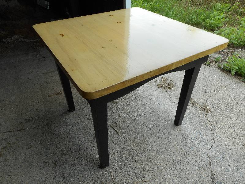 lot 24 image: Restaurant Tables