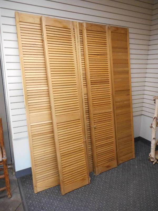 lot 4 image: Bi-Fold DoorsShutters