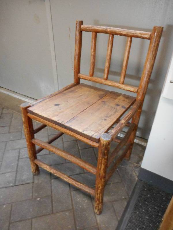 lot 5 image: Wooden Chair