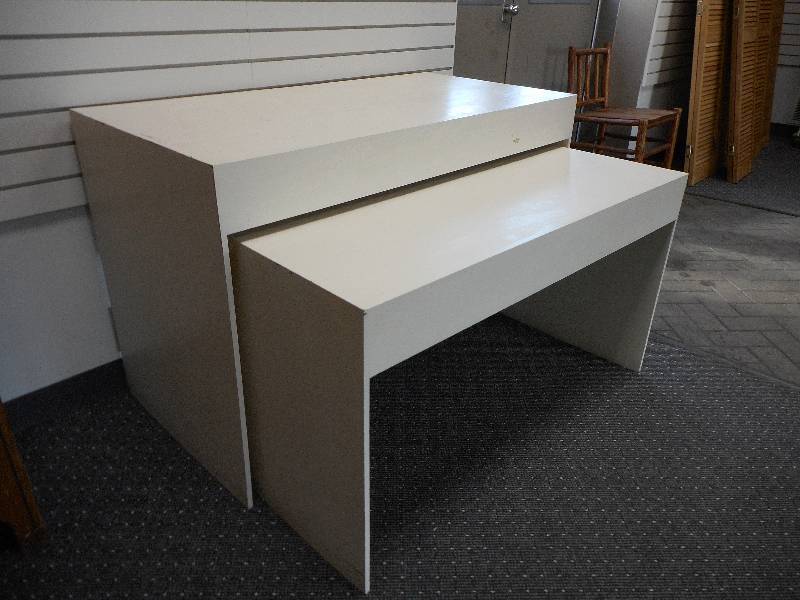lot 6 image: Display Tables