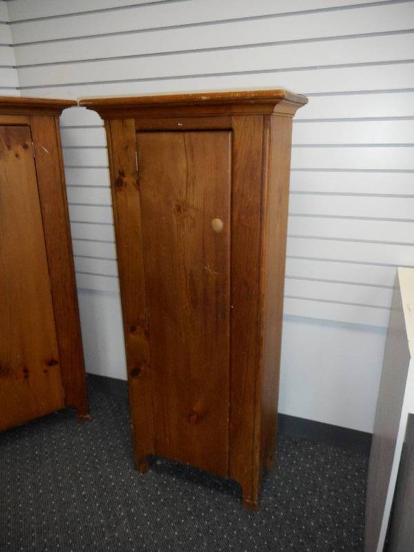 lot 7 image: Wooden Cabinet