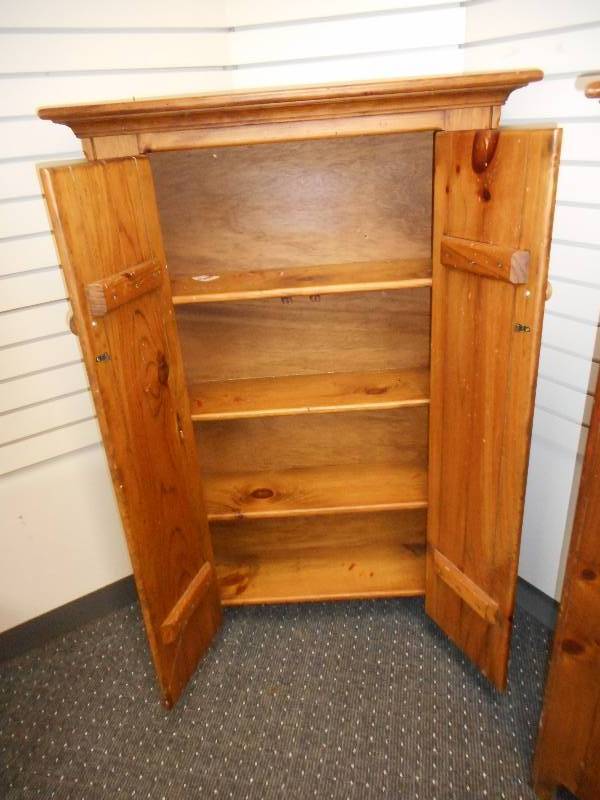 lot 8 image: Wooden Cabinet