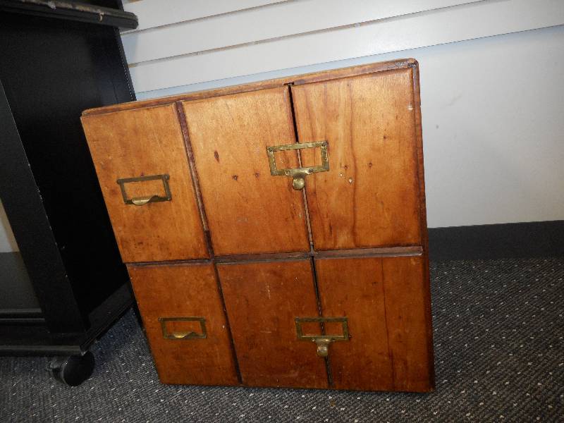 lot 9 image: Wooden Box