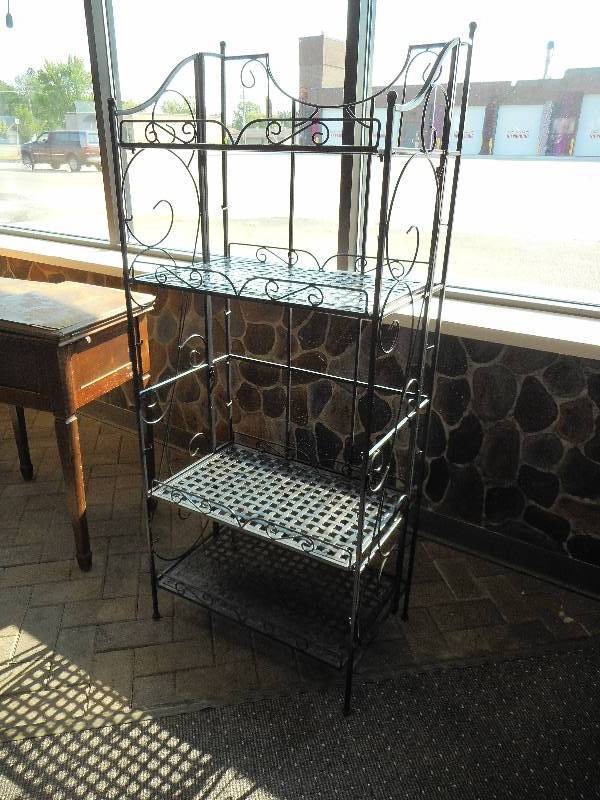 lot 20 image: Metal Shelf