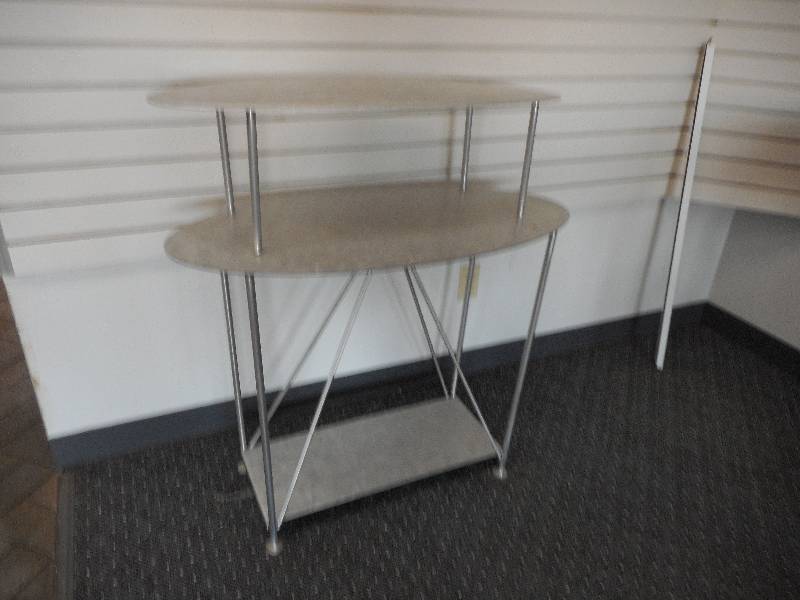 lot 21 image: Silver Metal Stand