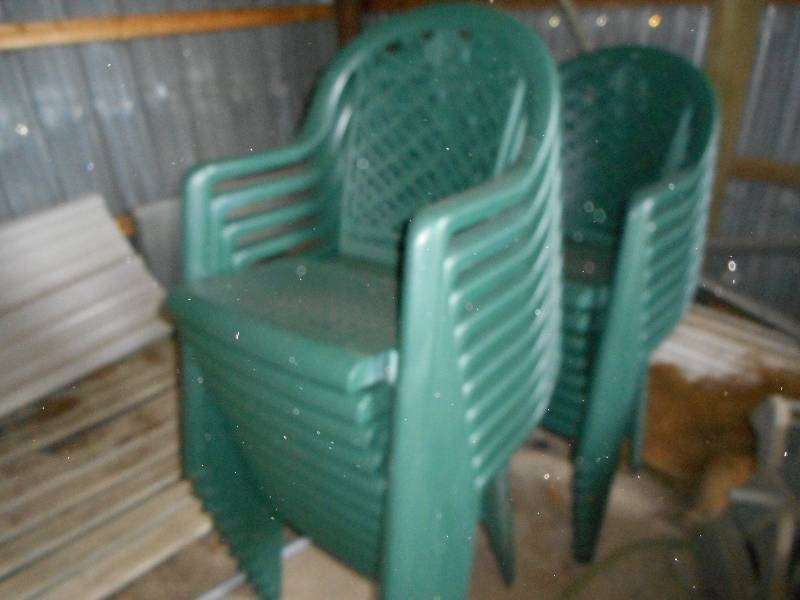 lot 115 image: Plastic Patio Chairs