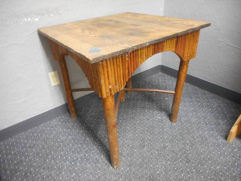 lot 110 image: Table