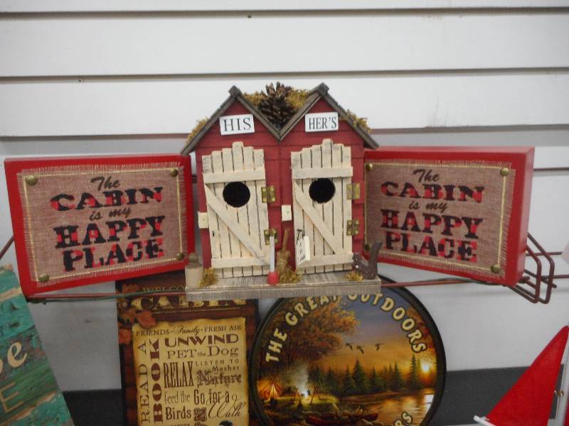 lot 37 image: Cabin Decor