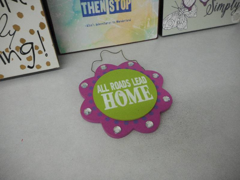 lot 40 image: Dorm Room Decor
