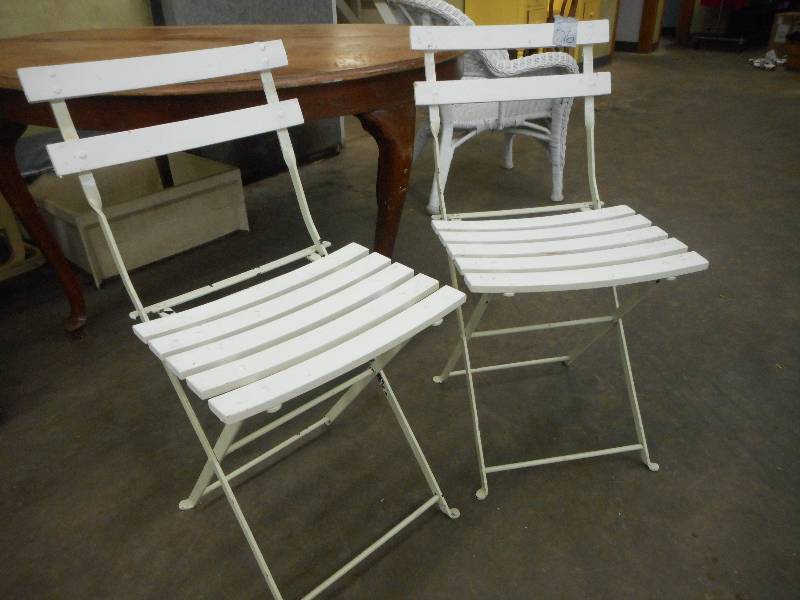 lot 26 image: Folding Chairs