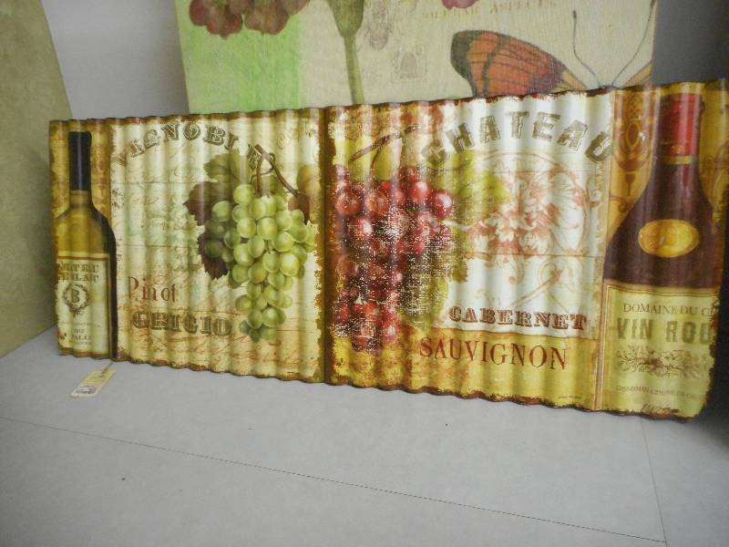lot 32 image: Home Decor