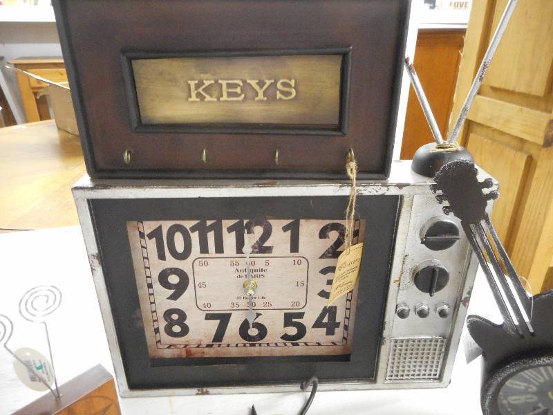 lot 103 image: Home Decor
