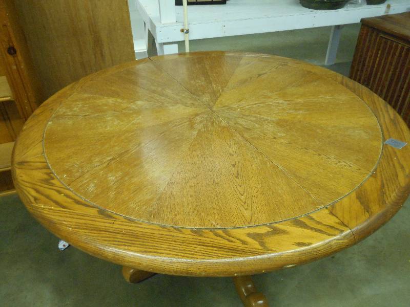 lot 68 image: Round Table