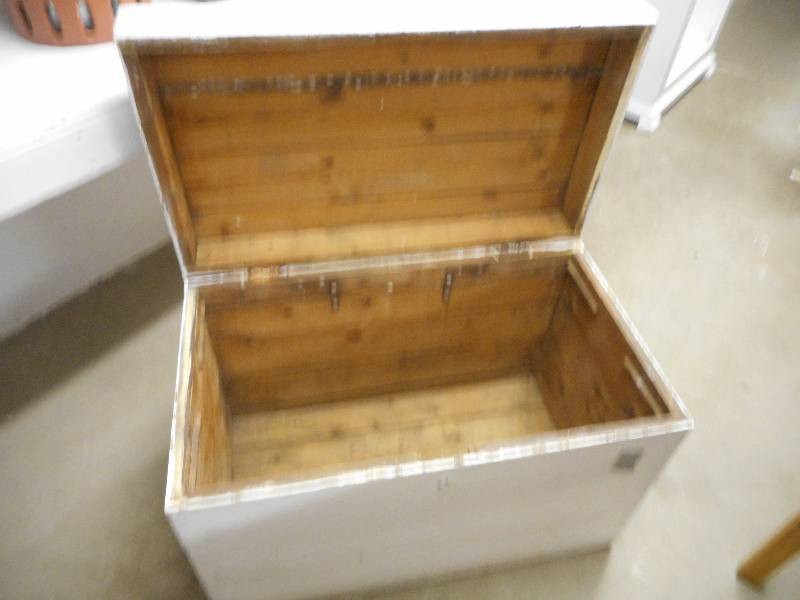 lot 71 image: Trunk