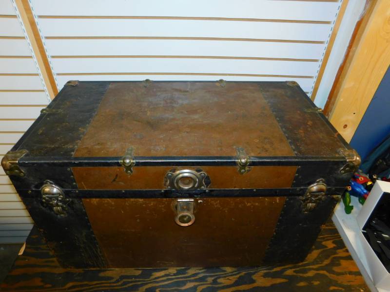 lot 1 image: Vintage  Steamer Trunk  By  Atkinson & Long Mfg. Co.