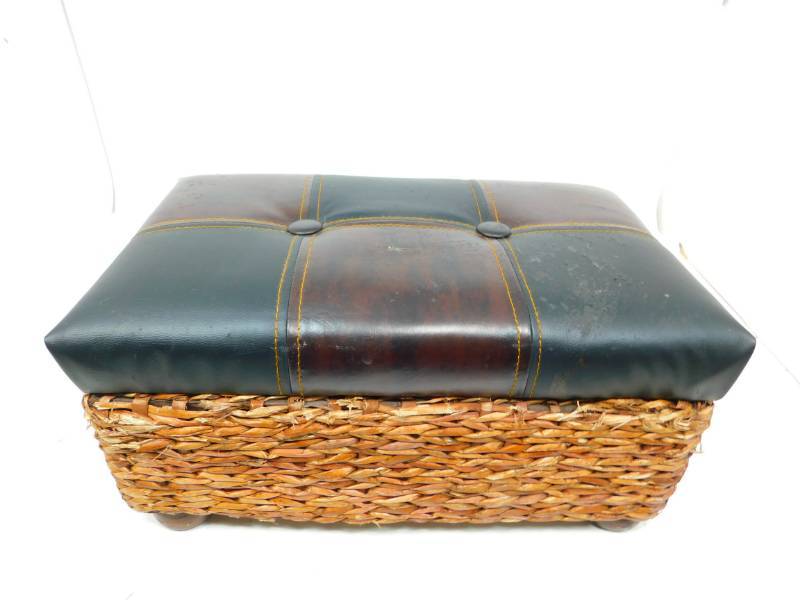 lot 5 image: Wicker Trunk