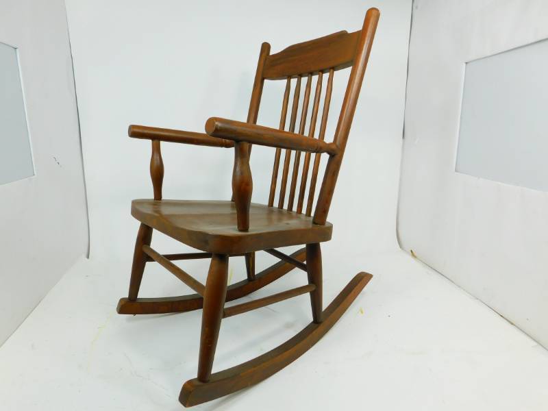 lot 14 image: Childs Wooden Rocking Chair