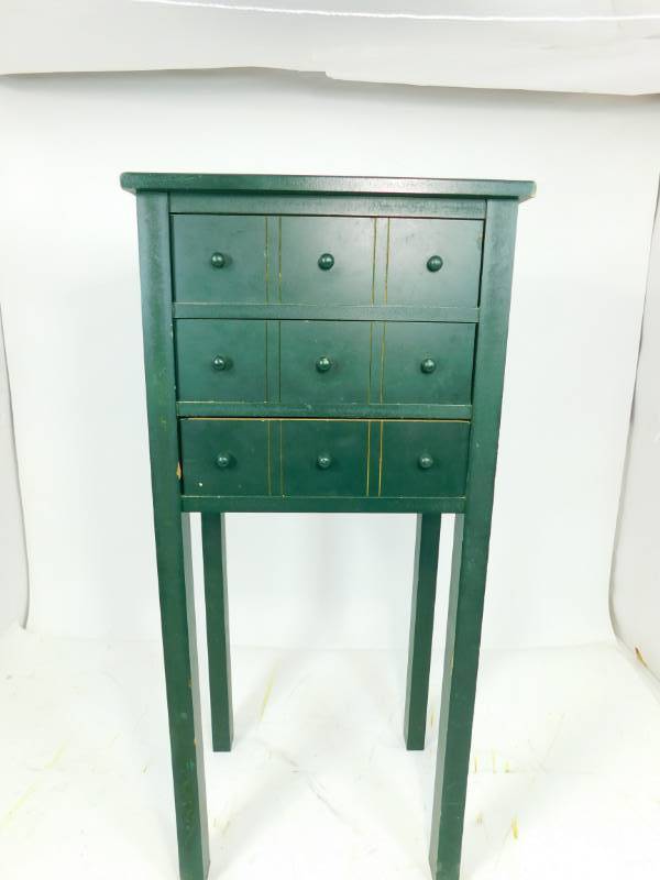 lot 25 image: Small  Stand