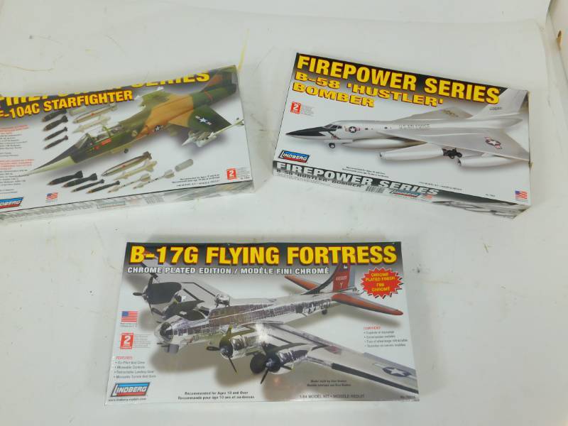 lot 33 image: Three Model Kits