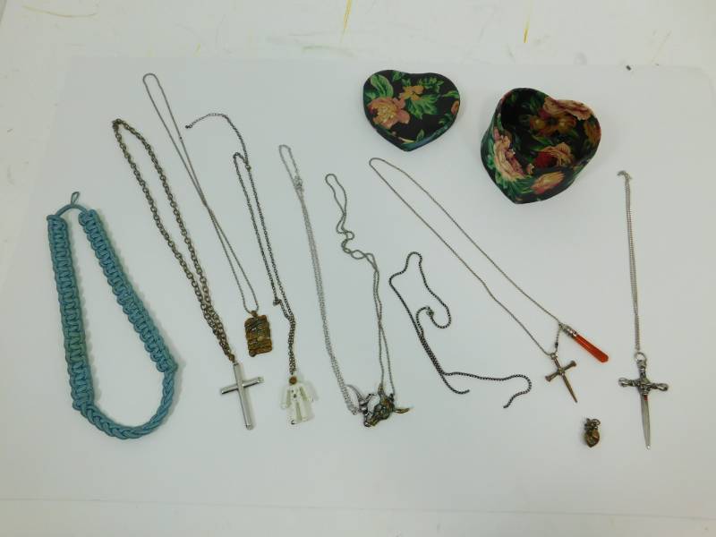 lot 38 image: Nine Miscellaneous Chains Or Necklaces In Floral Case