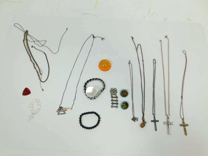 lot 40 image: Miscellaneous ItemsMiscellaneous ItemsMiscellaneous Items