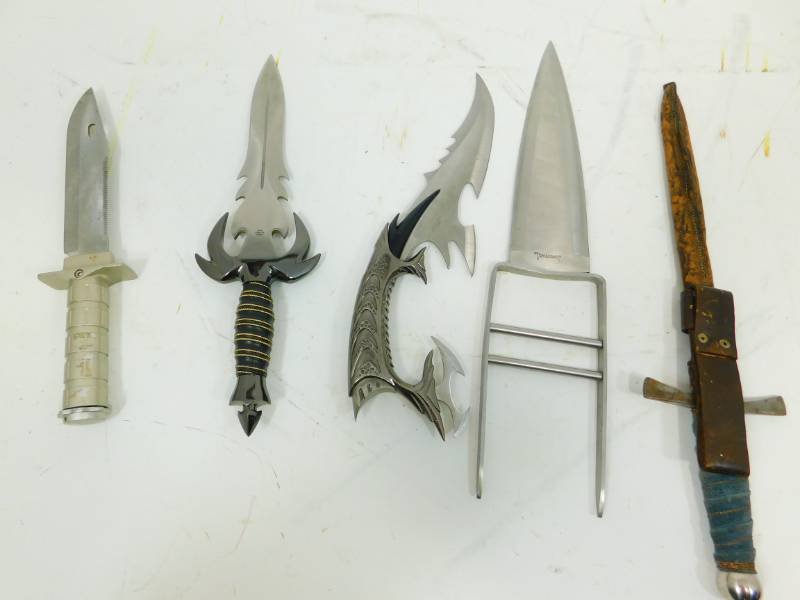 lot 44 image: Five Daggers Or Knives