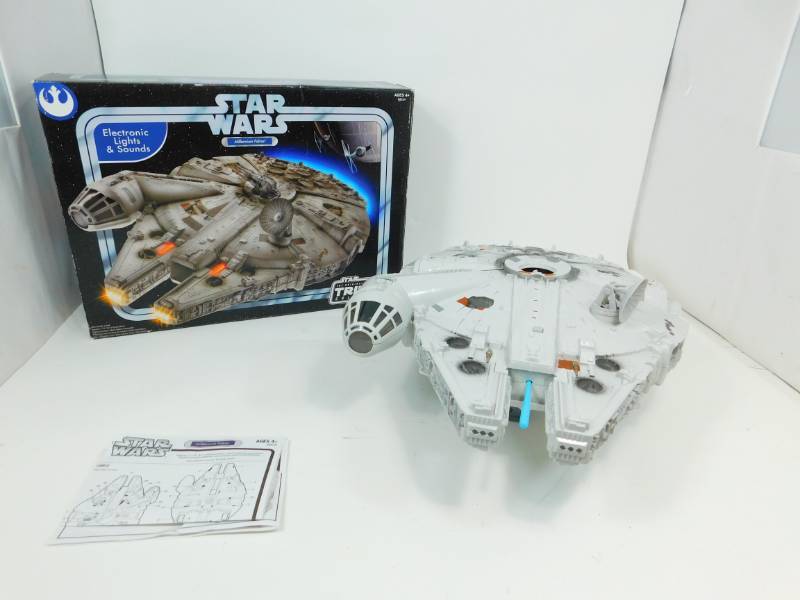 lot 68 image: Star Wars Millennium Falcon