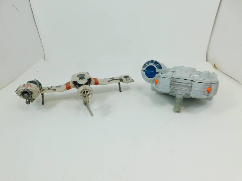 lot 69 image: Two Star Wars Toys
