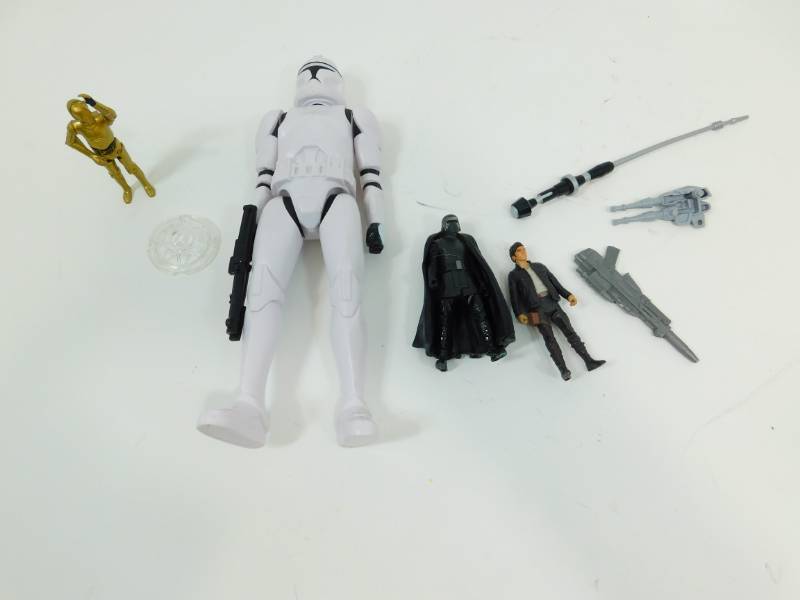 lot 70 image: Miscellaneous Star Wars Figures & Items