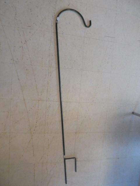 lot 13 image: Yard Pole for Hanging Plants