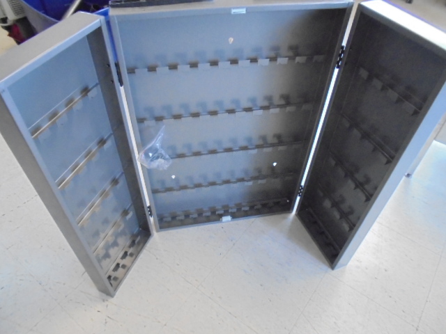 lot 15 image: Metal Hanging Key Box