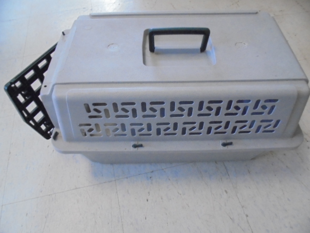 lot 17 image: Pet Carrier