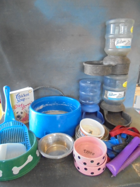 lot 19 image: Various Pet Supplies