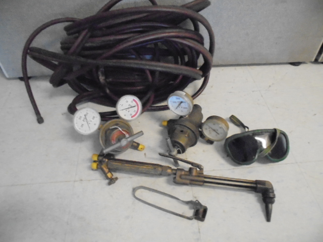 lot 22 image: Cutting Torch Set