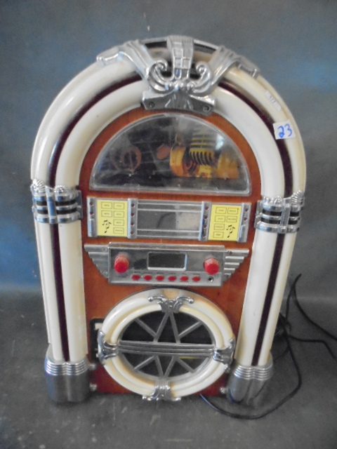 lot 23 image: Jukebox - CD Player with AMFM Tuner
