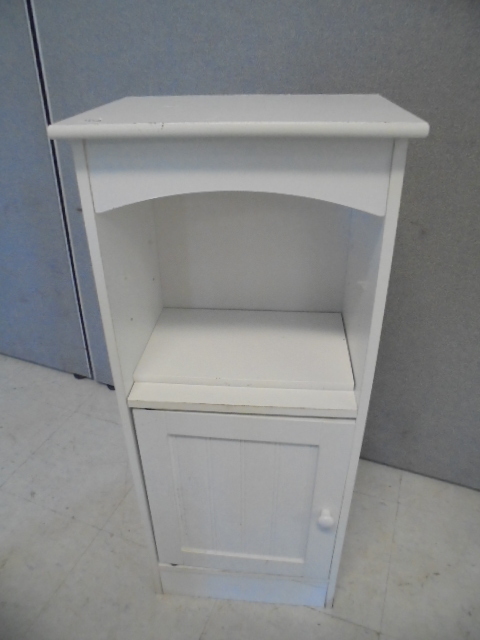 lot 40 image: Small Wooden Stand