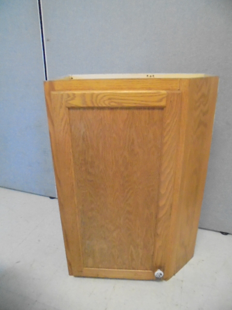 lot 42 image: Oak Cupboard