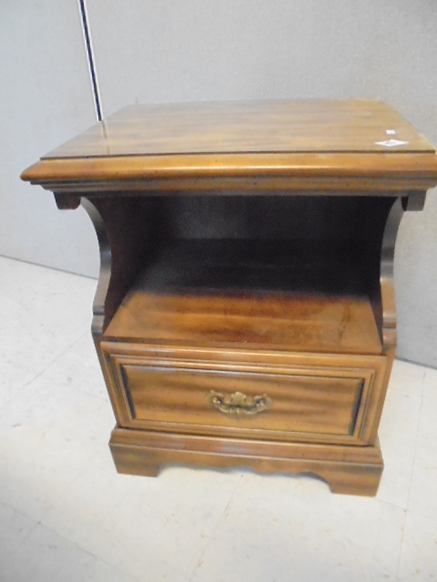 lot 48 image: Night Stand