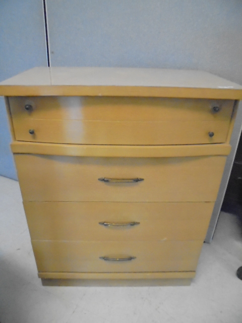 lot 50 image: Vintage Dresser