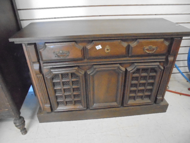 lot 52 image: Vintage Console Stereo
