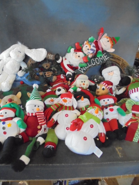 lot 63 image: Christmas Decor