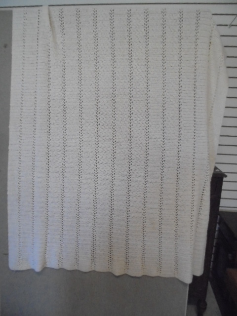 lot 69 image: Hand Knit Blanket