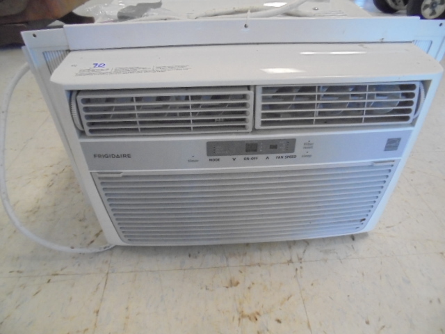 lot 90 image: Window AC Unit with Remote Control